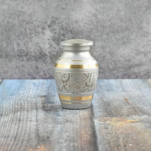 Keepsake Urn for sharing a small portion of ashes among family – design 4