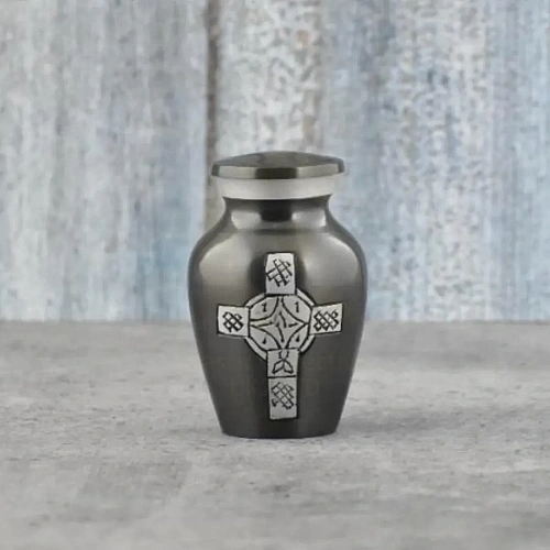 Keepsake Urn for sharing a small portion of ashes among family – design 5